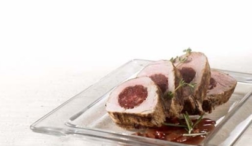 Lomo de cerdo con chorizo en salsa de vino tinto