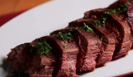 Lomo asado con salsa de vino tinto