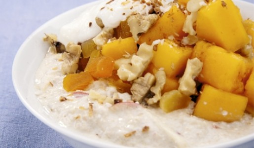 Muesli con frutas frescas y secas