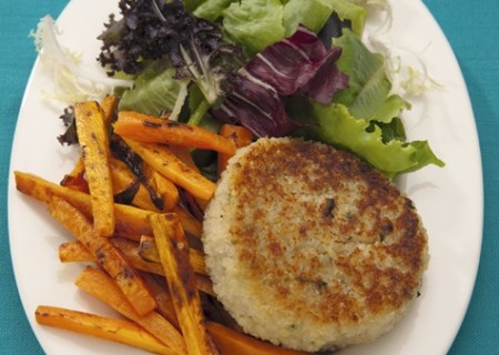 Hamburguesas de quinua con chips de zanahoria