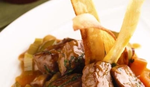 Alpaca en sus jugos con yuca