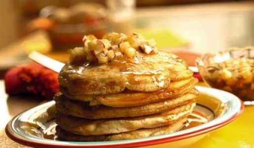 Hot cakes con salsa frutada