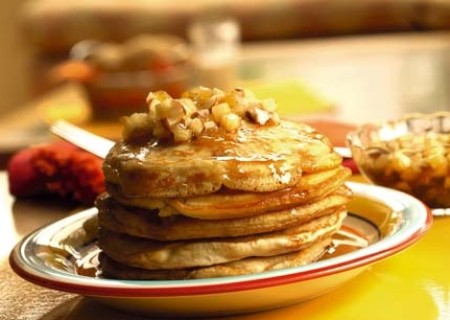 Hot cakes con salsa frutada