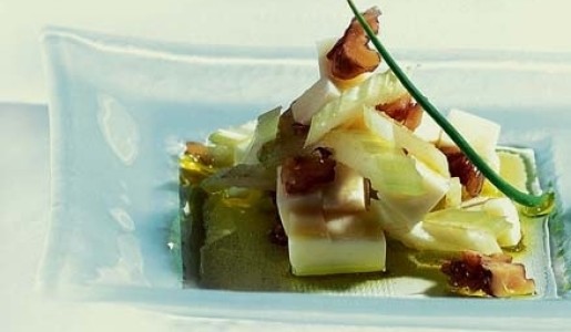 Mozzarella en oliva con apio y nueces