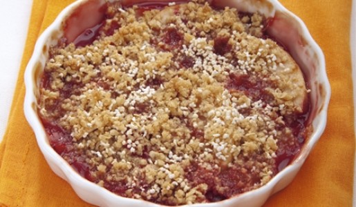 Crocante de manzana y fresas