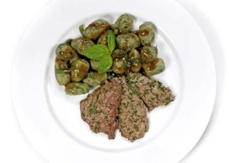 Saltimbocca con malfatti de espinaca
