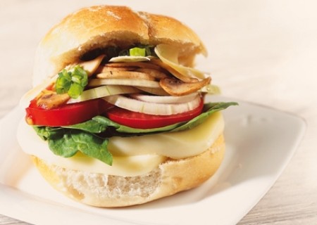 Pan con mozzarella y champiñones