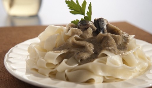 Fetuccini en bagna cauda de anchoveta