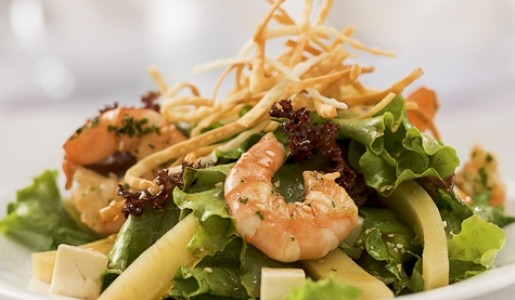 Ensalada crujiente con langostinos