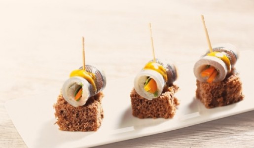 Tentempiés de pejerrey marinado