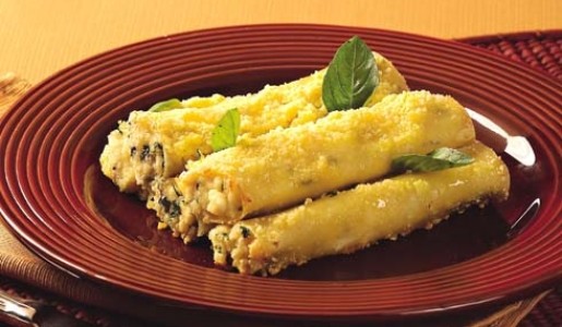 Canelones rellenos con espinacas y salsa de tomate