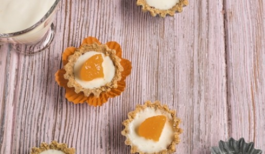 Tartitas de granola, yogur y mandarina