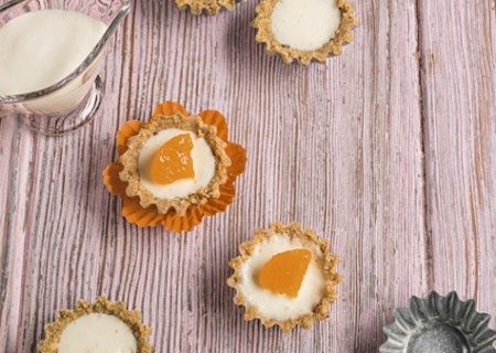Tartitas de granola, yogur y mandarina