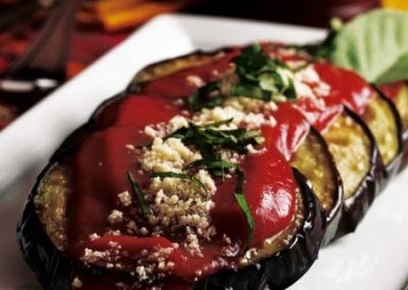 Berenjenas frías con puré de tomate