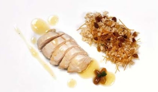 Pavo en salsa de uvas y arroz árabe integral