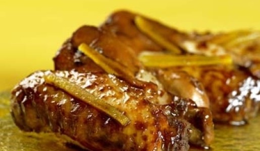 Alas de pollo glaseadas en miel picante