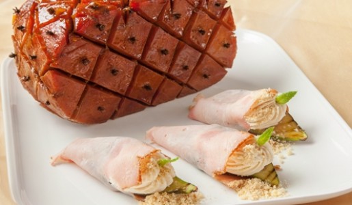 Jamón glaseado con higos y crema de mascarpone