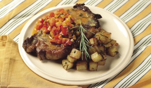 Bife angosto en salsa de tomate, naranja y albahaca