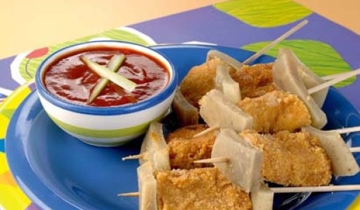 Minibrochetas de pollo y alcachofas