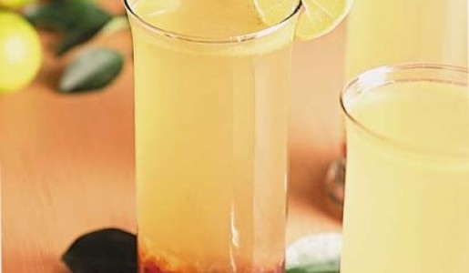 Limonada con fresas y miel