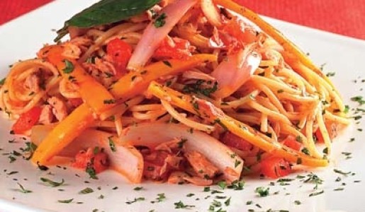 Fideos en sartén con atún