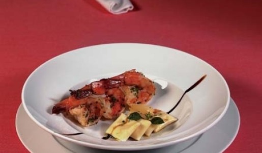 Ravioles cremosos de maíz con langostinos al aceite de vainilla