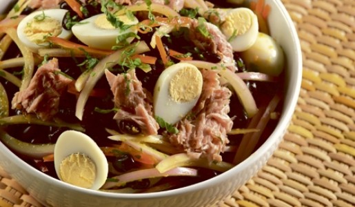 Ensalada de frejoles negros y atún