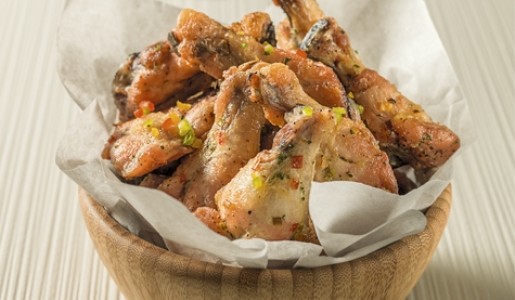 Alitas de pollo en mantequilla de ají limo