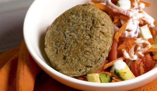 Hamburguesas de lentejas con ensalada fresca