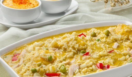 Aguadito de pavo con salsas de ají