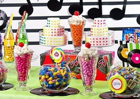 Cómo hacer una fiesta de los años 50