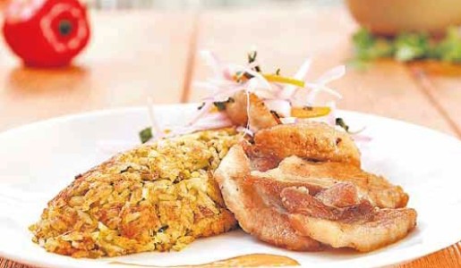 Tacu Tacu de lentejas con chicharrón