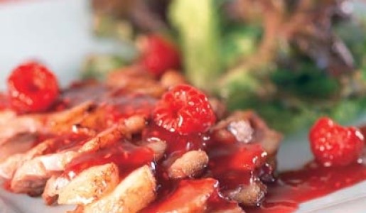Pato con salsa de frambuesas