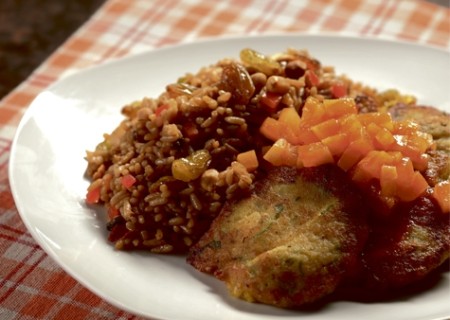 Croquetas de garbanzo con arroz y chutney