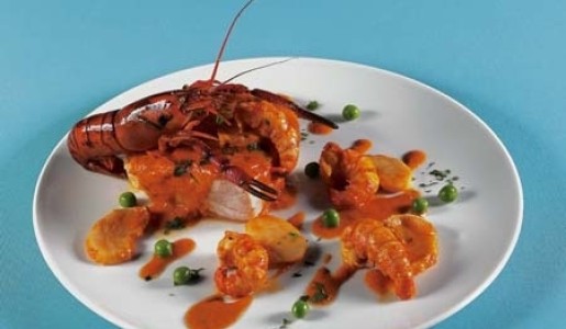 Filete de corvina en salsa de conchas de pala y camarones