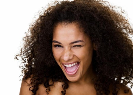 Cómo peinar el pelo rizado