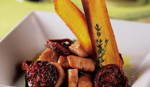 Ensalada de pollo y tomates confitados