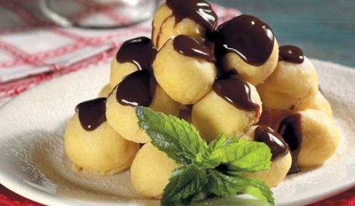Profiteroles con crema pastelera fina