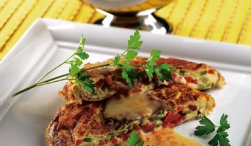 Tortilla de langostinos con fumet reducido