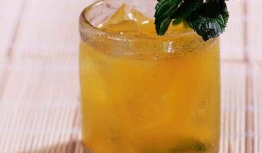 Mojito de té helado y maracuyá