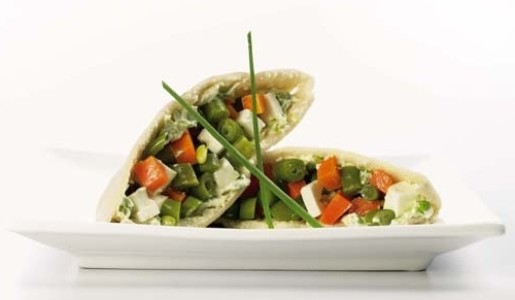 Pan árabe horneado con verduras