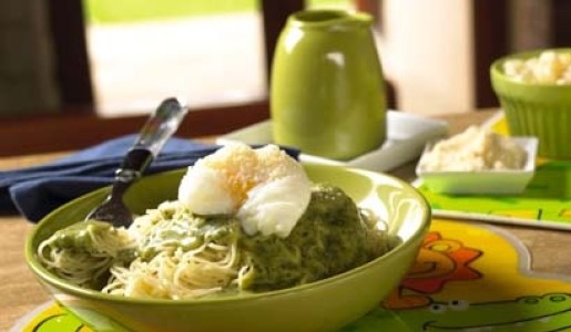 Cabello de ángel en salsa de habas y espárragos