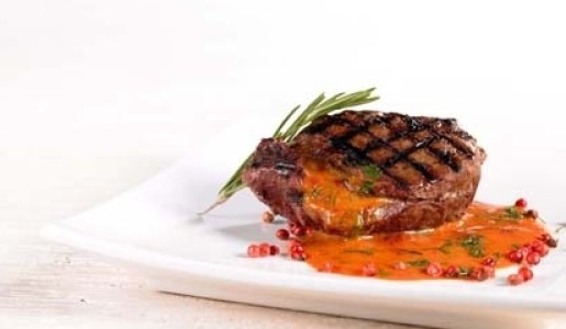 Avestruz en salsa de rocoto y pimienta molle