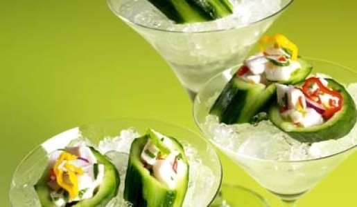 Pepinillos rellenos de cebiche