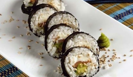 Maki sushi de salmón