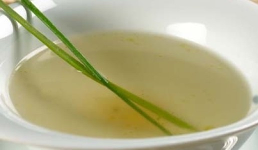 Consomé clarificado