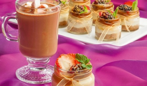 Cheesecake de jengibre con chocolate caliente