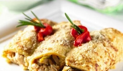 Crepes con poro, pollo y salsa blanca