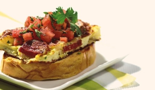 Piqueo de tortilla y chorizo