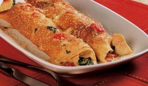 Crepes de salsa blanca con pollo y acelga